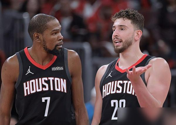 36投3中！一个挂零的铁匠，一脚踢翻了休斯顿八连胜的香槟。
你端着啤酒看4月1