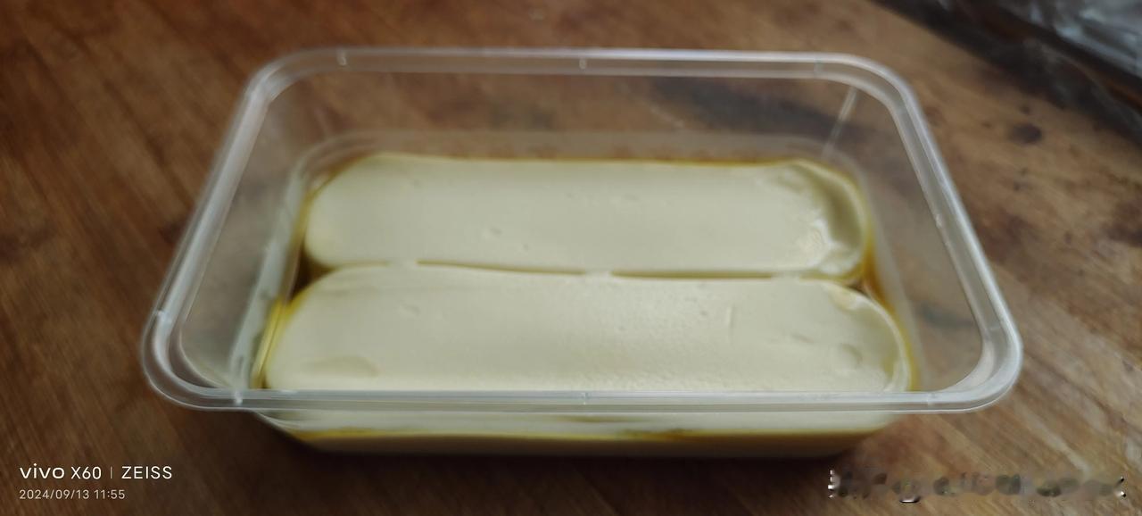 这一盒扯面（生的），有的卖三块五；有的卖三块，想吃油泼面，一般下五根，两根为一层