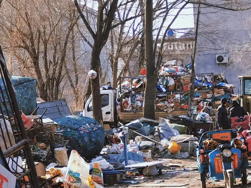 废品收购站很赚钱吗？这事儿不能一概而论。很多人觉得收废品就是走街串巷的体力活，收