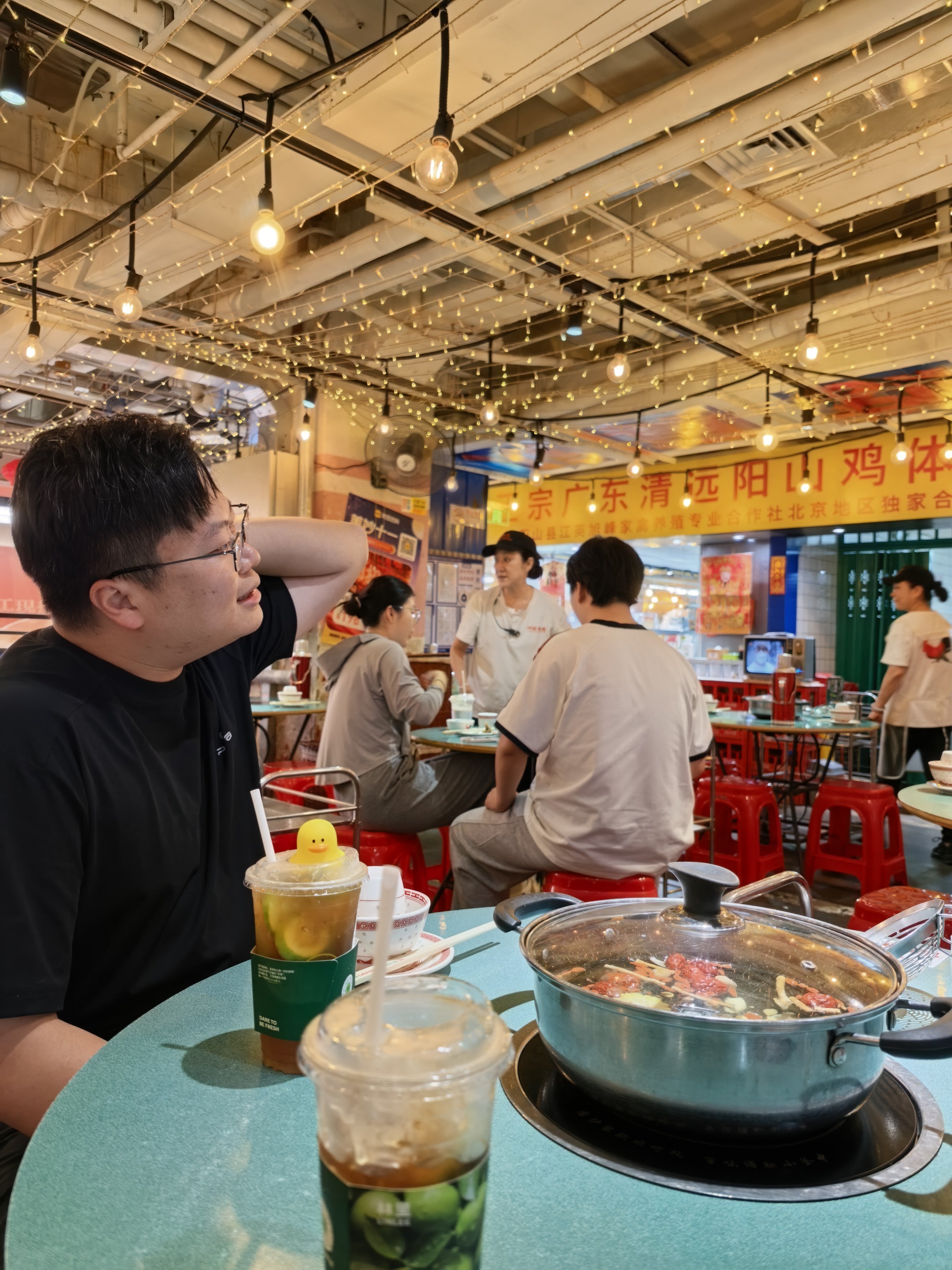一个广东人在北京看着正宗清远阳山鸡体验店陷入了沉思： 
