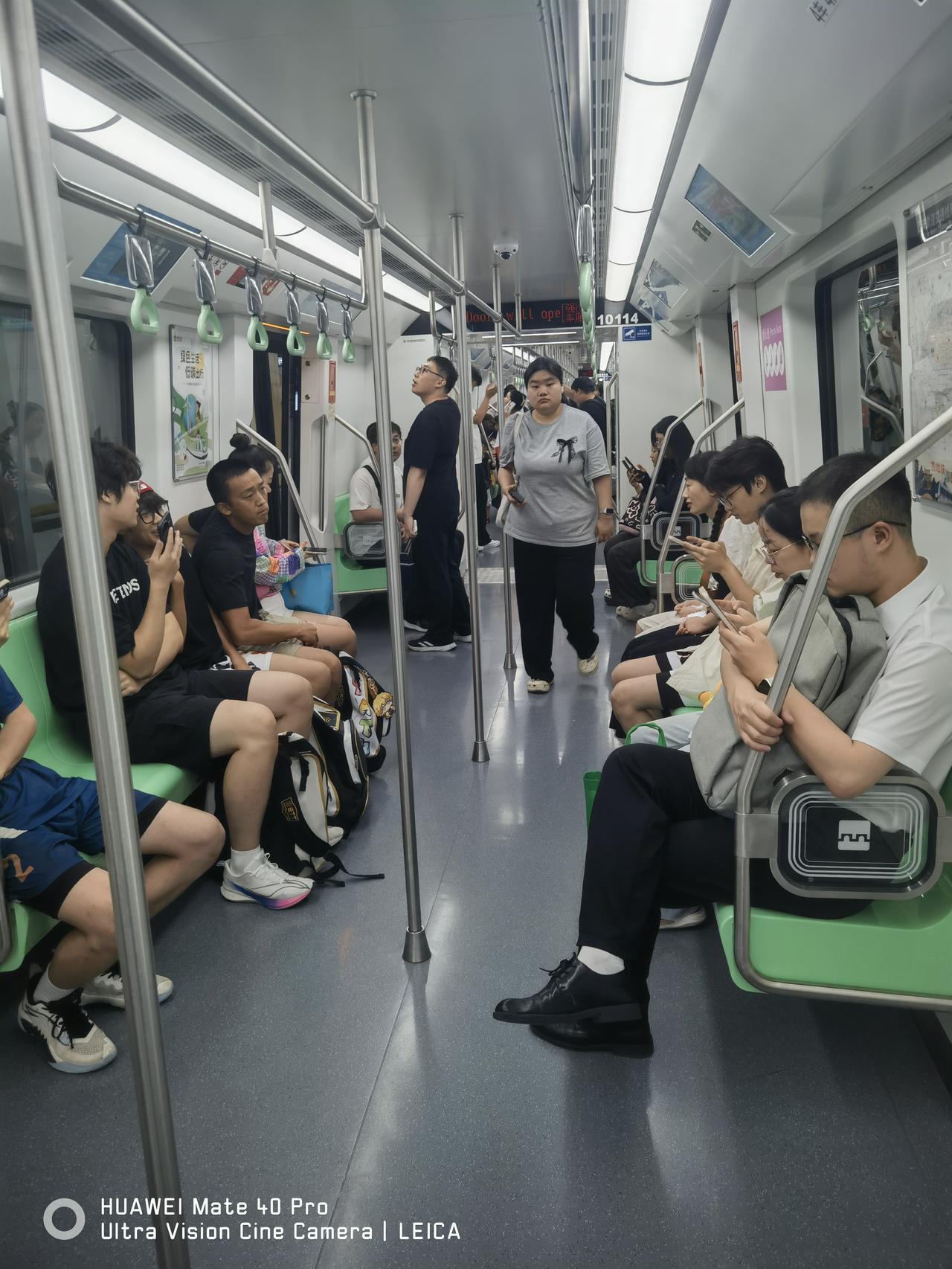 快讯！暑期西安地铁10号线客流量与平日相比大幅上升！说明西安北跨战略是有远见的！