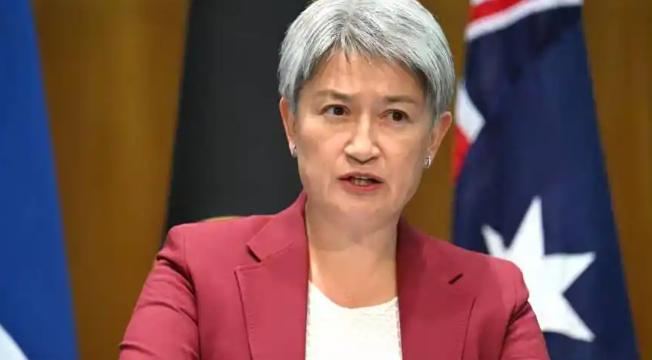 澳大利亚外长黄英贤发表声明，

7月21日，针对中菲在仁爱礁发生冲突后，澳大利亚