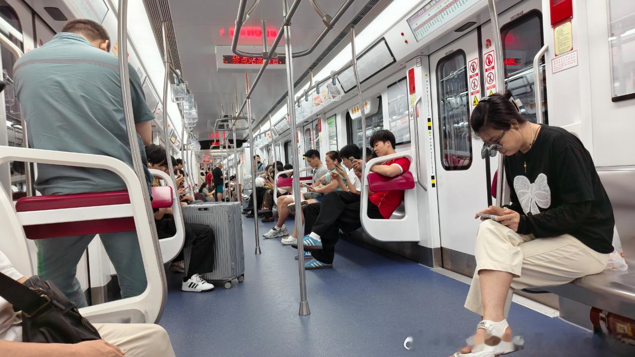 重庆轨道交通 网友：2026年7月11日（周六）15:09分。重庆地铁9号线新桥