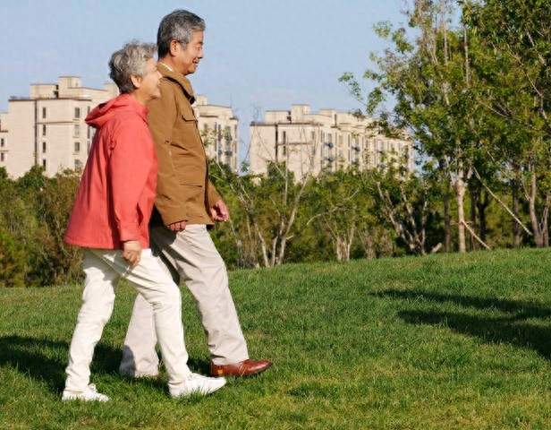 走路健身被推翻了？医生发现：过了71岁，运动尽量要守住这5点