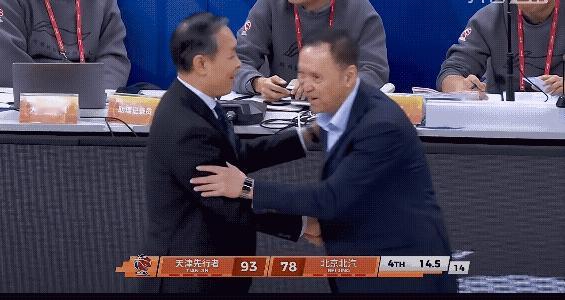 许利民指导可以和张德贵指导说“老张，客场给你点面子，回到主场我们再赢”[泣不成声