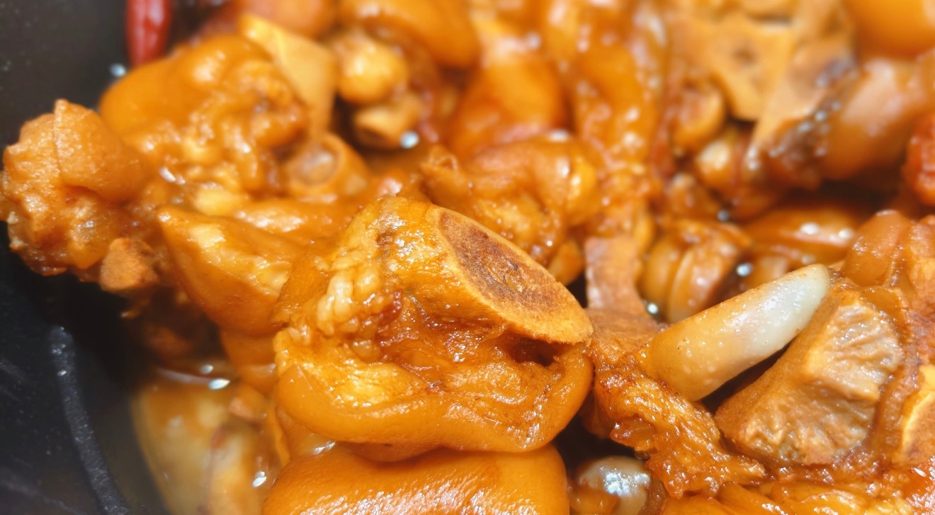杨旭文 别人吃肉 九哥哥吃草 这个豌豆菜里面长条的是什么菜啊？ ​​​