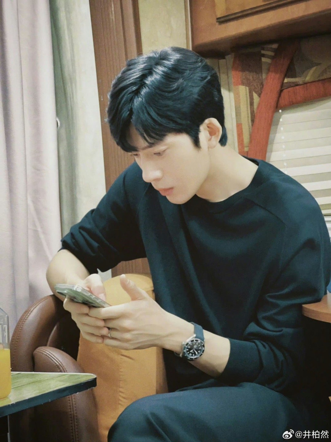 井柏然新剧醉酒吃醋这段井柏然江寒声一款年上黏人小狗江寒声醉酒吃醋也太好嗑了🥺明