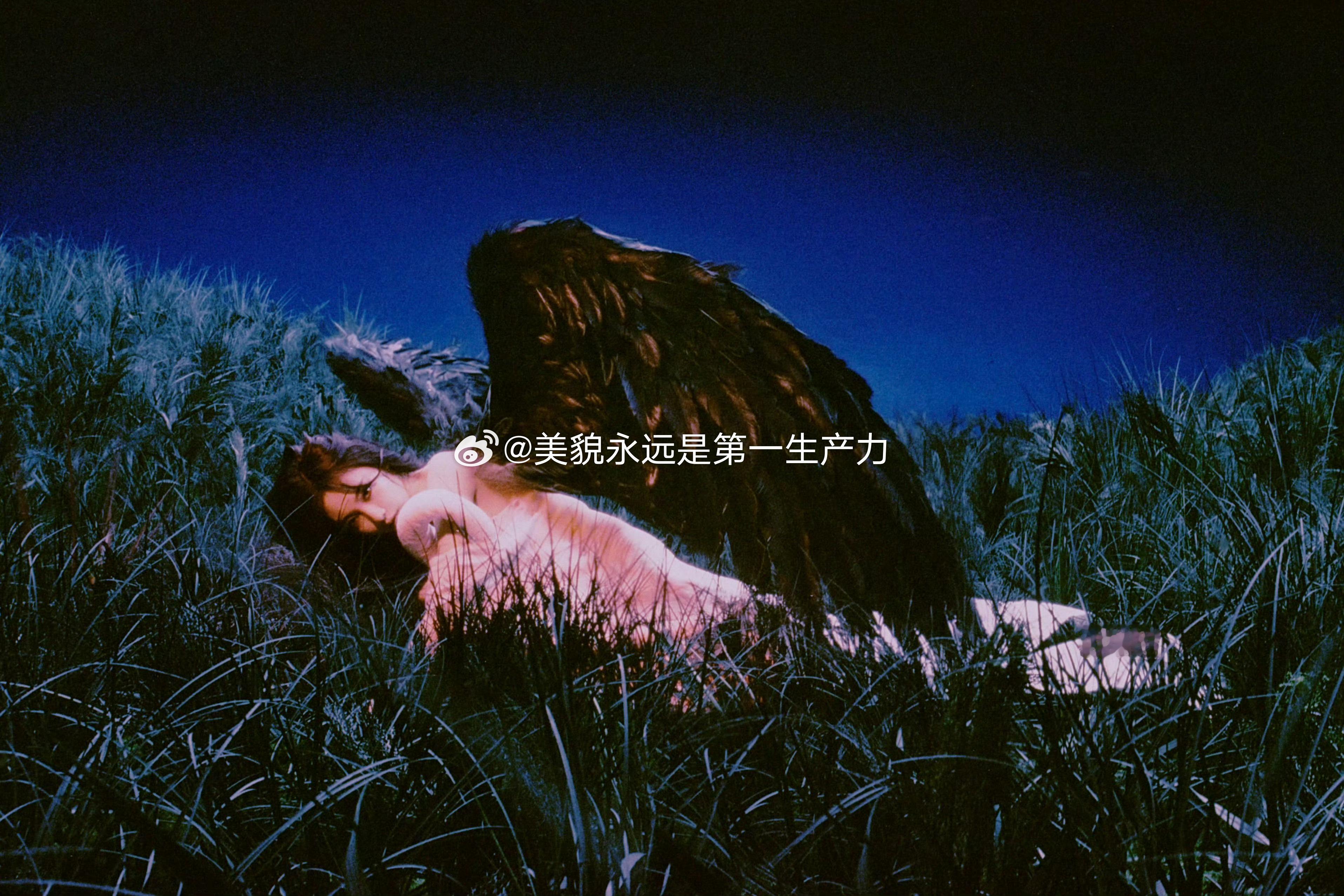 宁艺卓嘉人五月刊封面【】Of course Ningning！ 