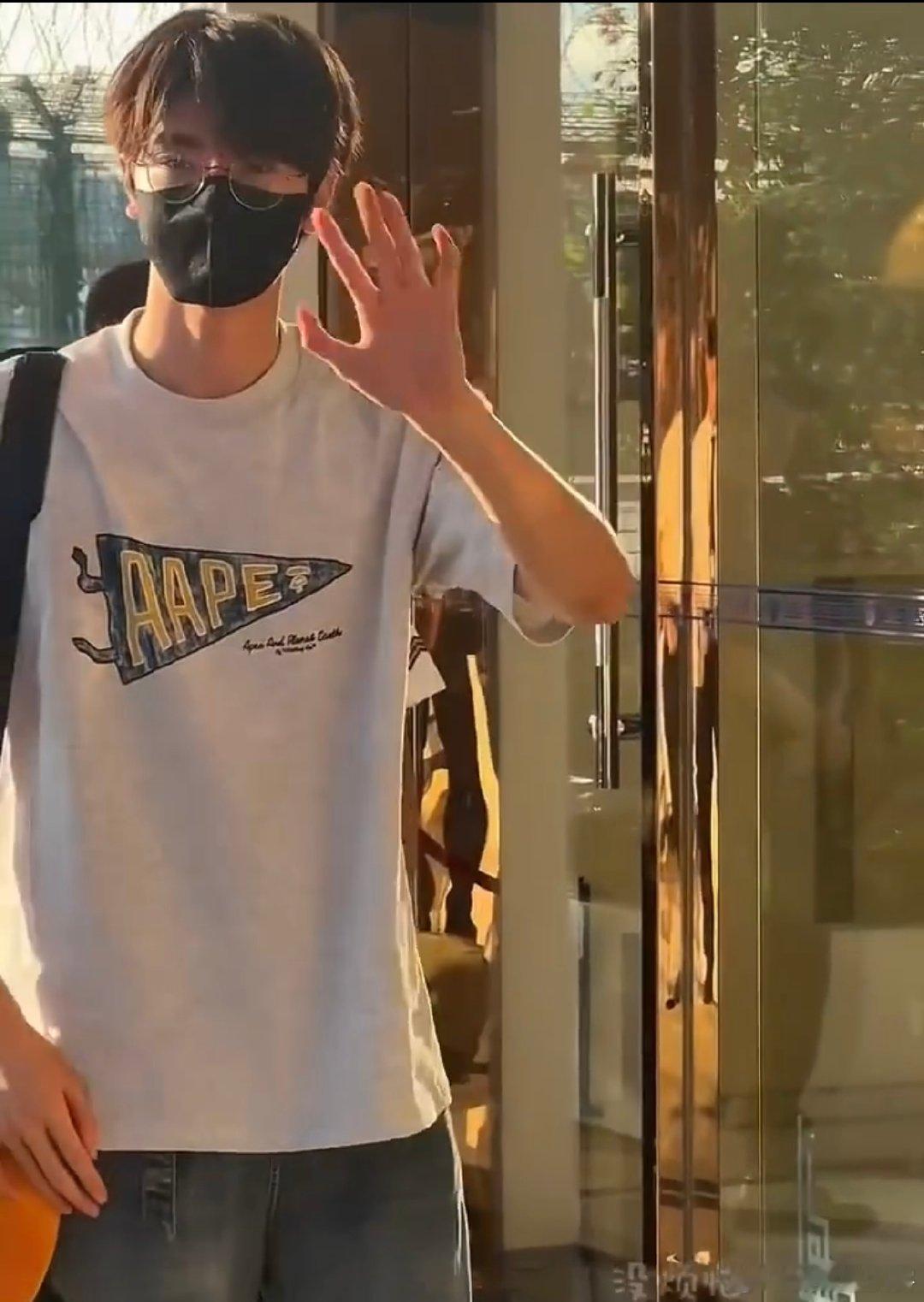 林一厦门出发进组新剧 林一厦门出发进组《折月亮》，这部期待已久的剧要动了，开机快