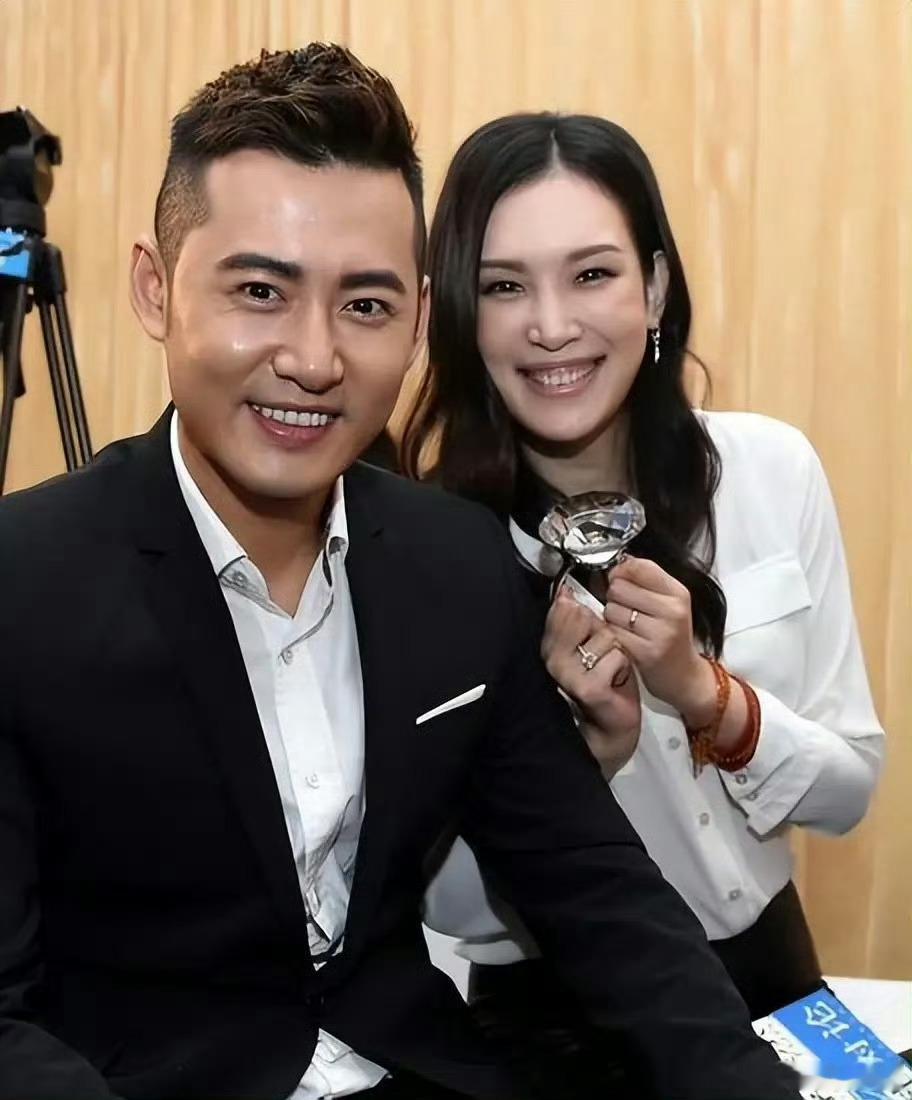 男女演员离婚后在同一剧组演戏《蝉》演员名单挖出一个很有意思的现实彩蛋，佟晨洁和魏