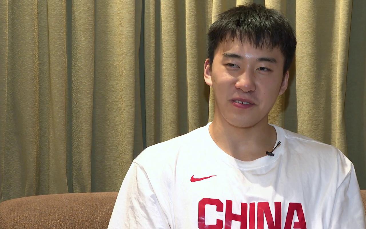王俊杰提出3个要求！
今天下午，香港金牛男篮提交包括王俊杰在内的球员报备名单，由