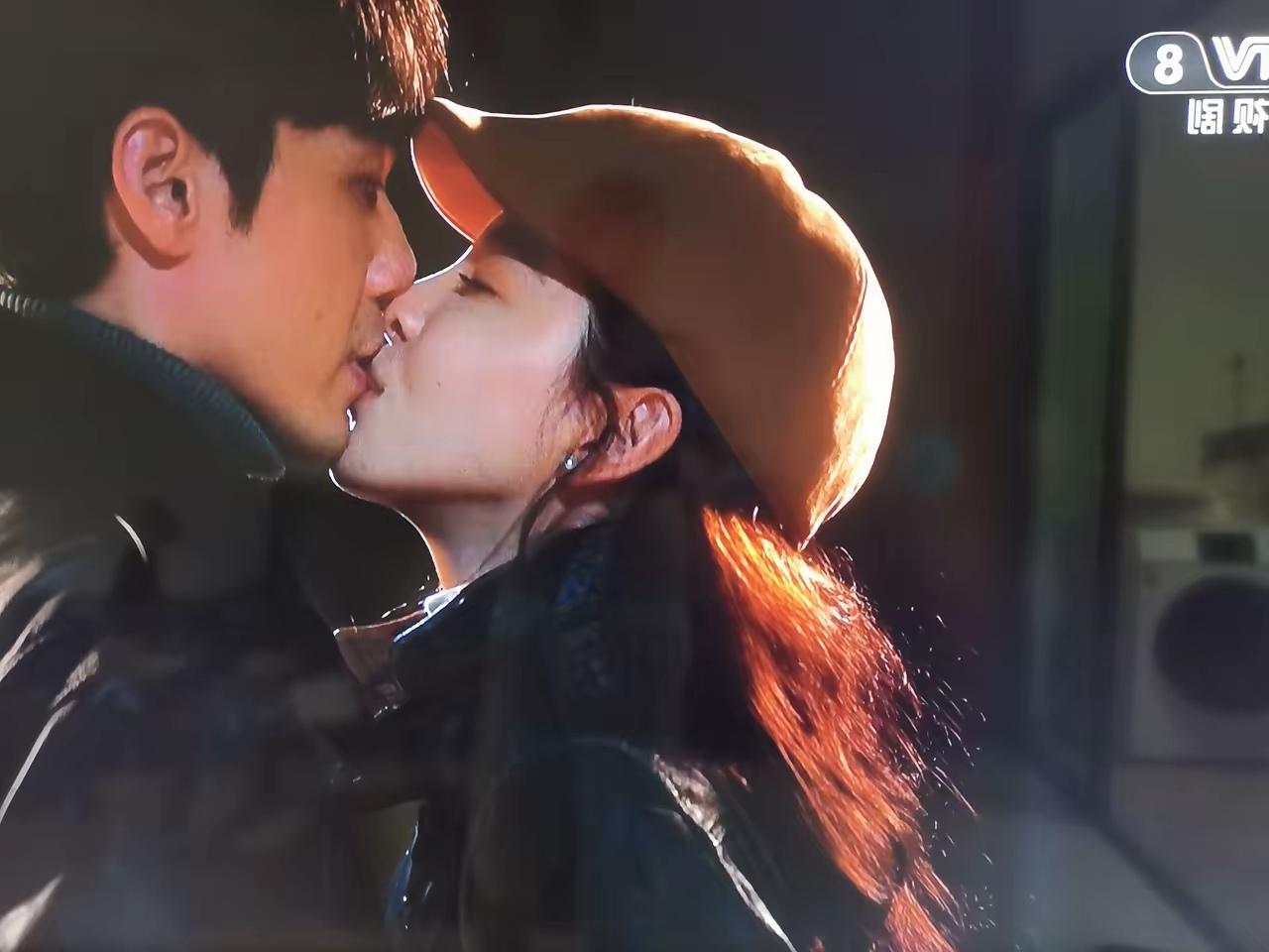 追剧《冬去春来》，更新到第22集，住在冬去春来一帮人处境变好了。
       