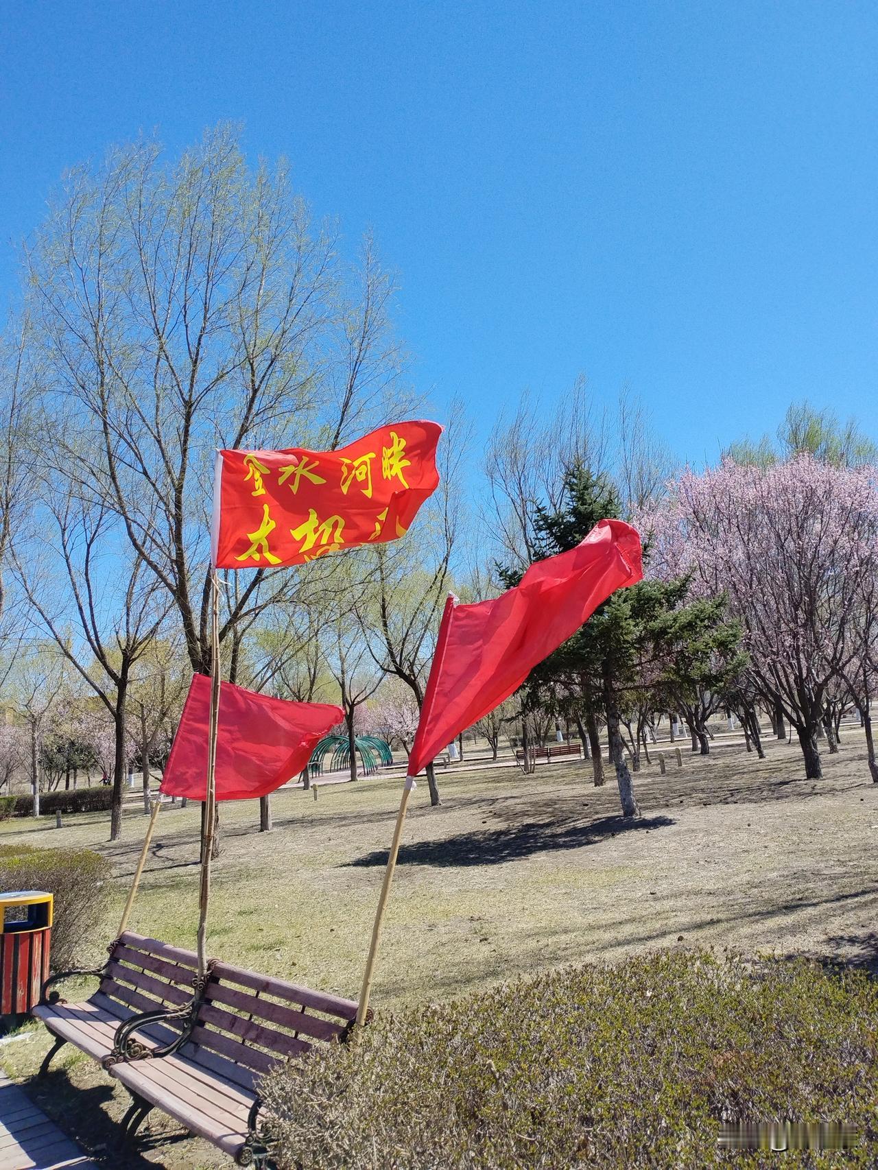 境外组织资助躺平的网红，这个问题不可小视。
    这些境外组织，主要以美西方为