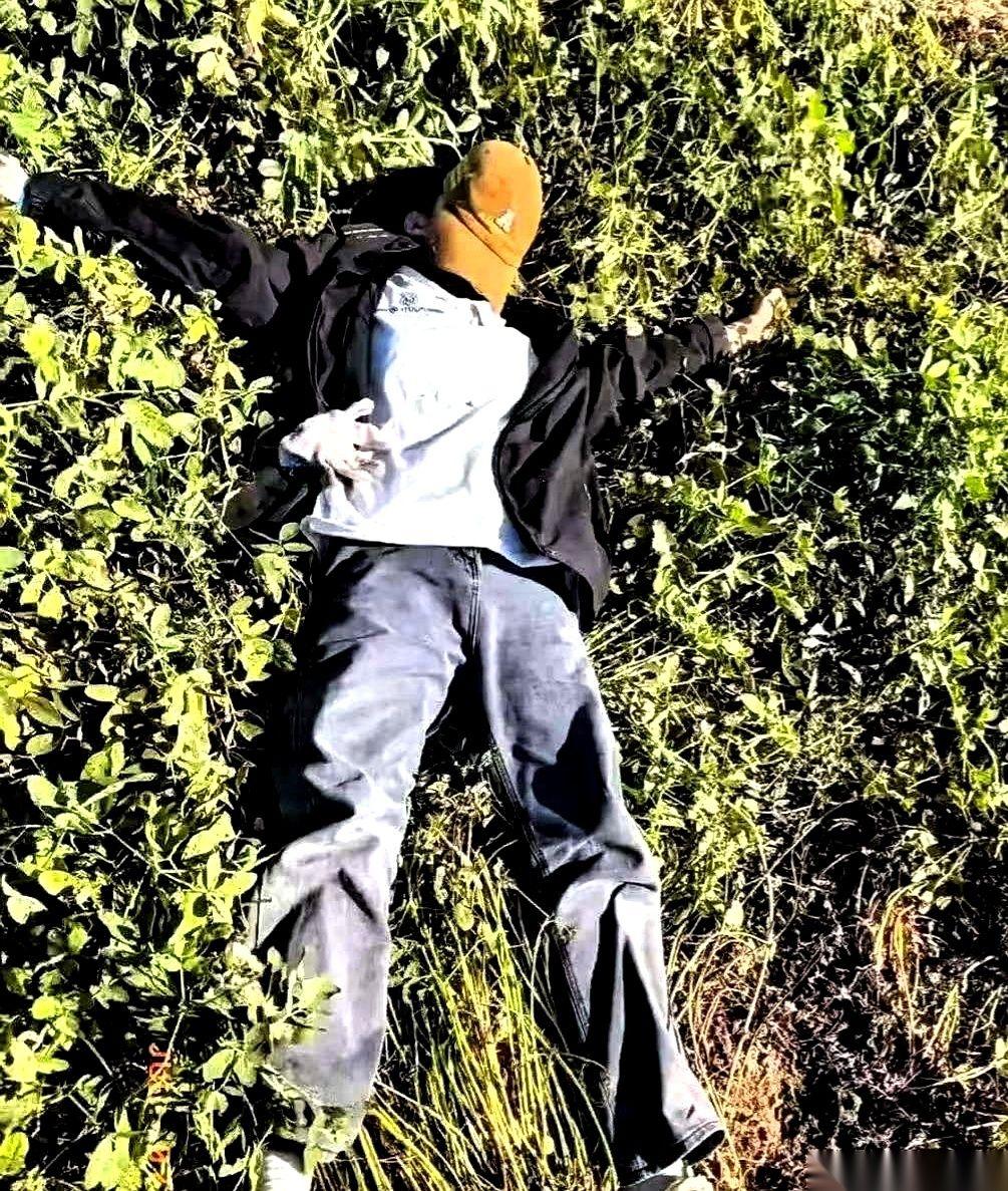 河南一个18岁的男孩，高考刚结束，扭头就扎进了郑州一个物流园。
他自己估分380