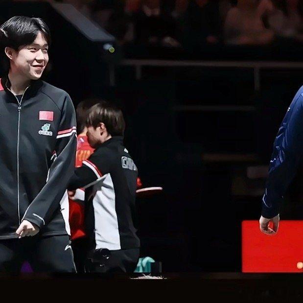 卡尔森ins和王楚钦互动歌词是：我的心思全在你身上哈哈哈哈 