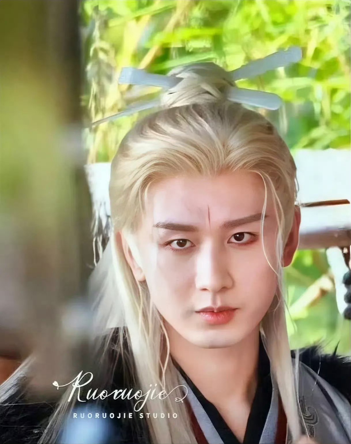 成毅现在怎么看起来也有衰老的迹象了？ ​​​