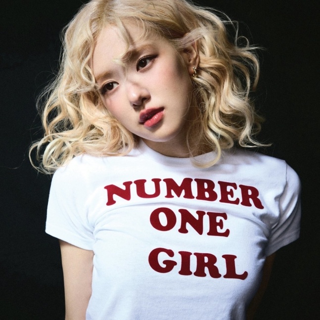 朴彩英明日发布的新曲number one girl也是由火星哥Bruno Mar