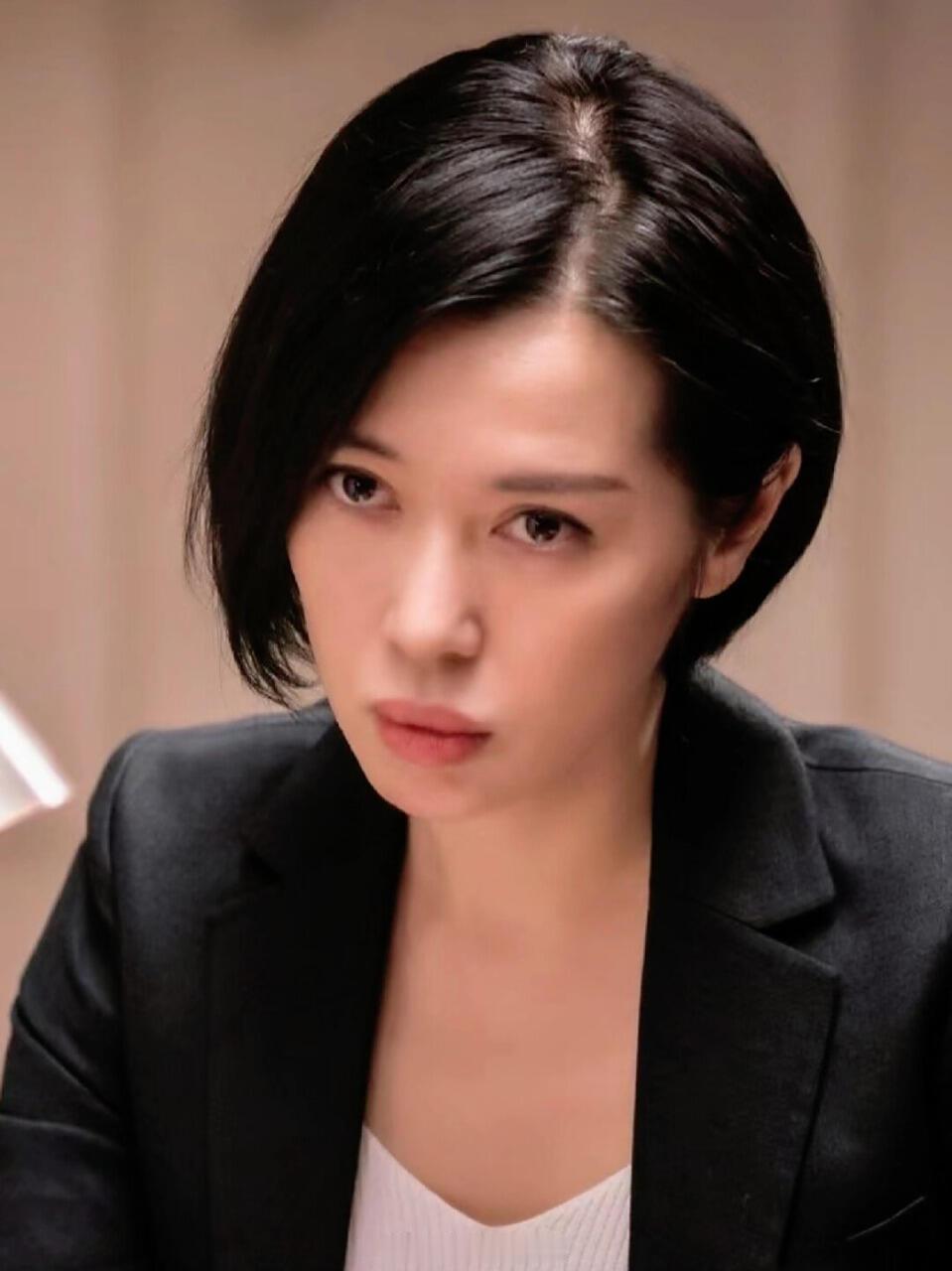 余男演完军嫂演警嫂余男在嫂子这个赛道还是太权威了 看余男演警嫂，丈夫再猛回家也得