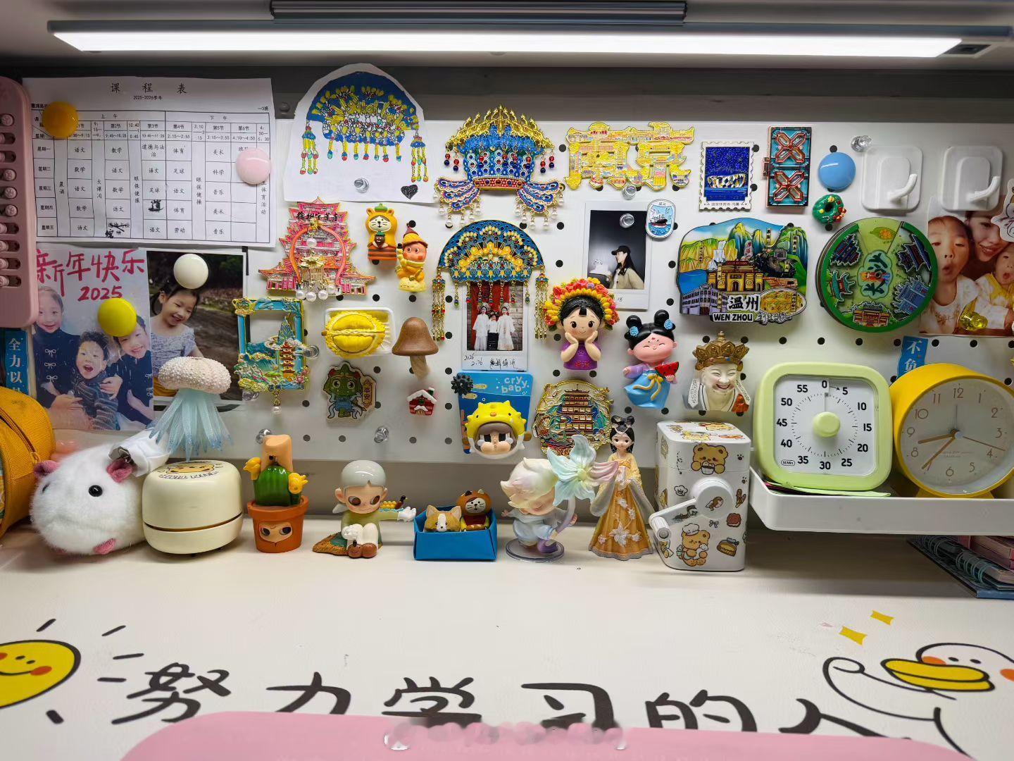 明天正式进组，档期四个月，无替身、无休班。类型：家庭育儿剧。人设：陪读妈妈经典台