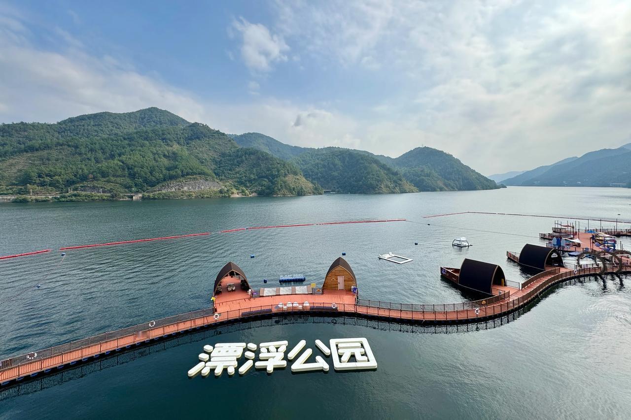 日常工作兢兢业业，周末钓进“鱼乐圈”
11.15-12.31漂浮公园【库区摸鱼节
