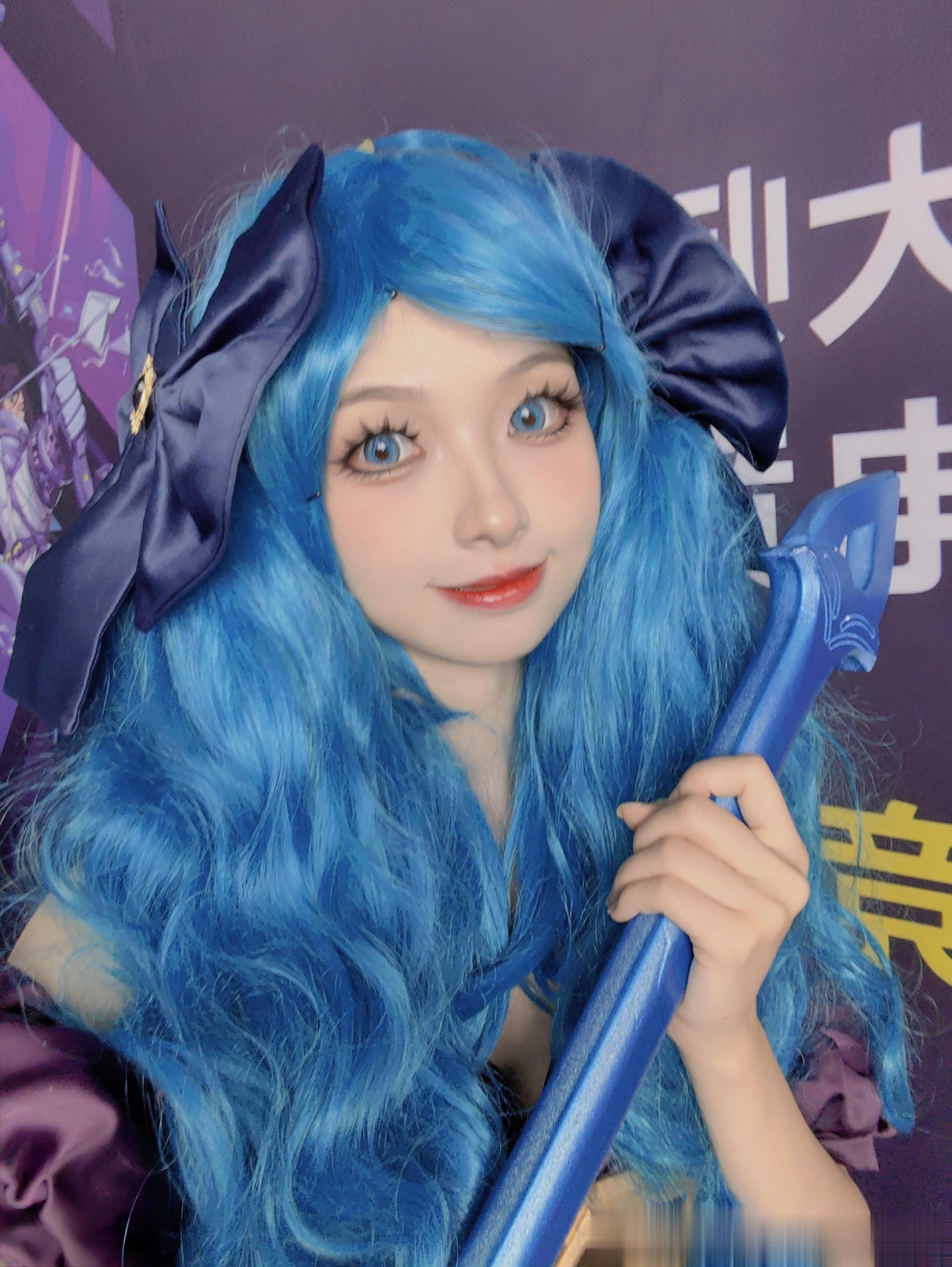 今天是格温！就是。。。这个假发有点像蓝毛狮王？#LOL[超话]##英雄联盟##c
