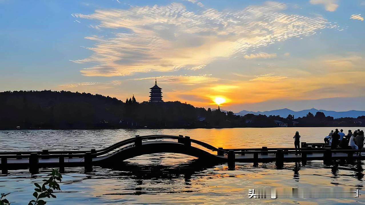 昆明池景区远不如西湖景区的原因:

昆明池风景区和西湖风景区都拥有深厚的历史底蕴