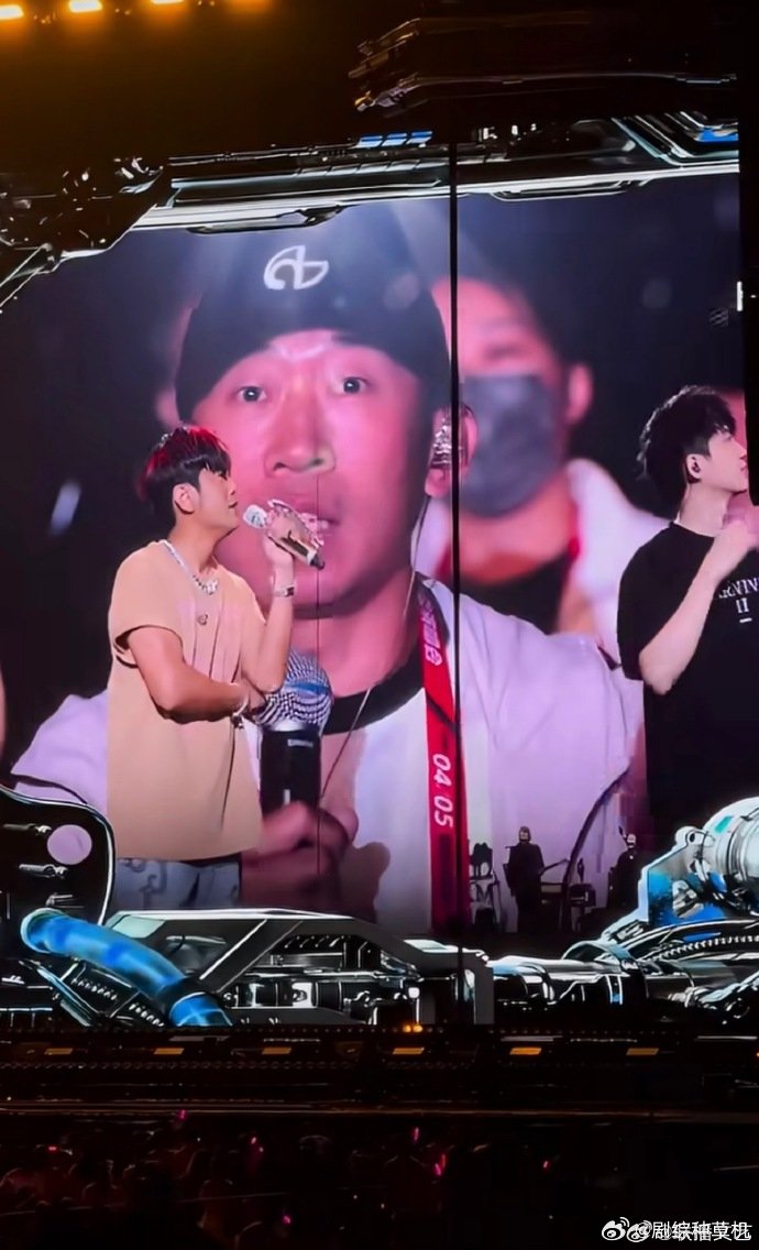 杨迪在周杰伦演唱会点歌杨迪周杰伦演唱会点歌半兽人 杨迪在周杰伦演唱会点歌，迪哥也