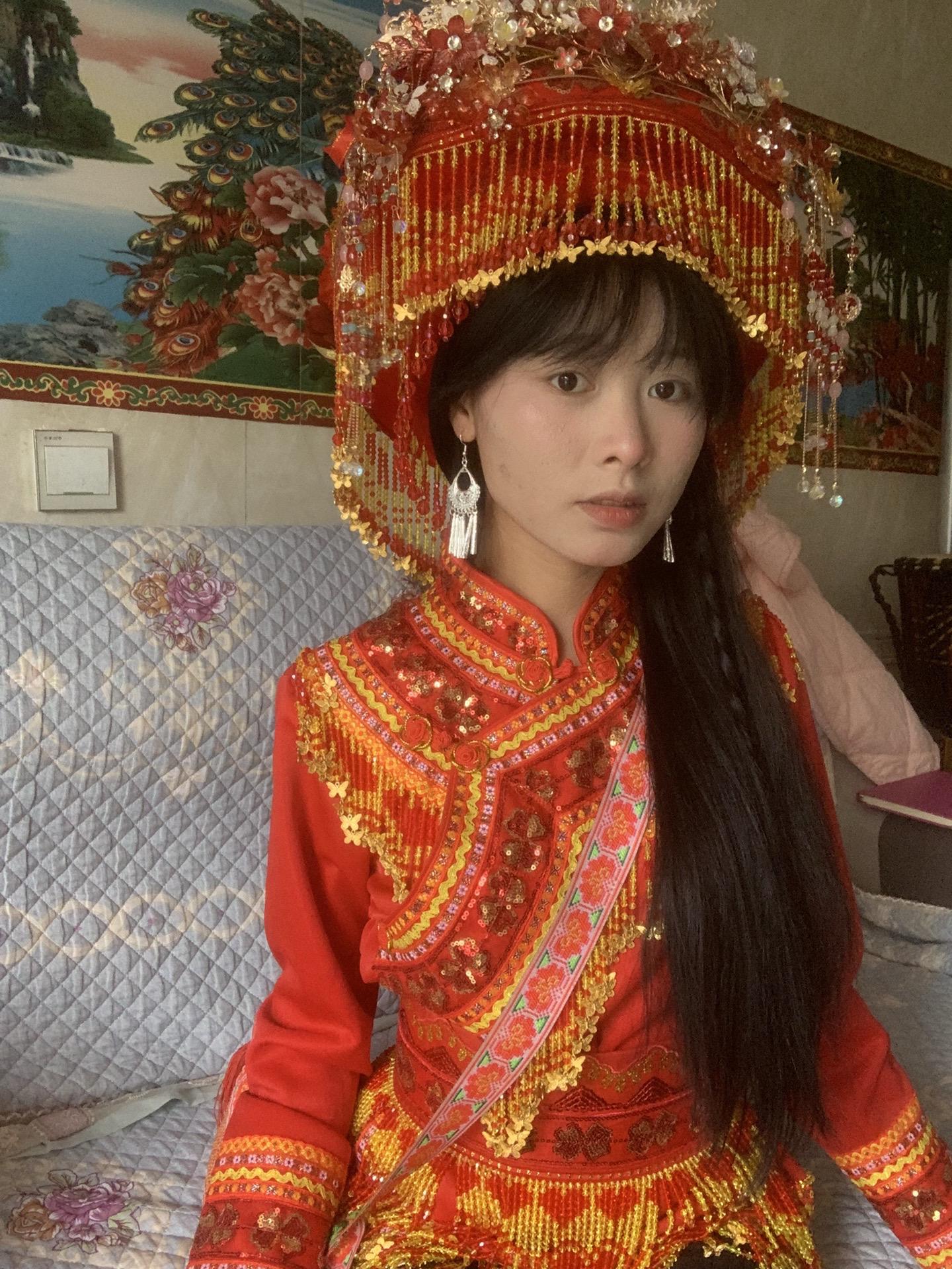 总要穿一次少数民族服装吧😂