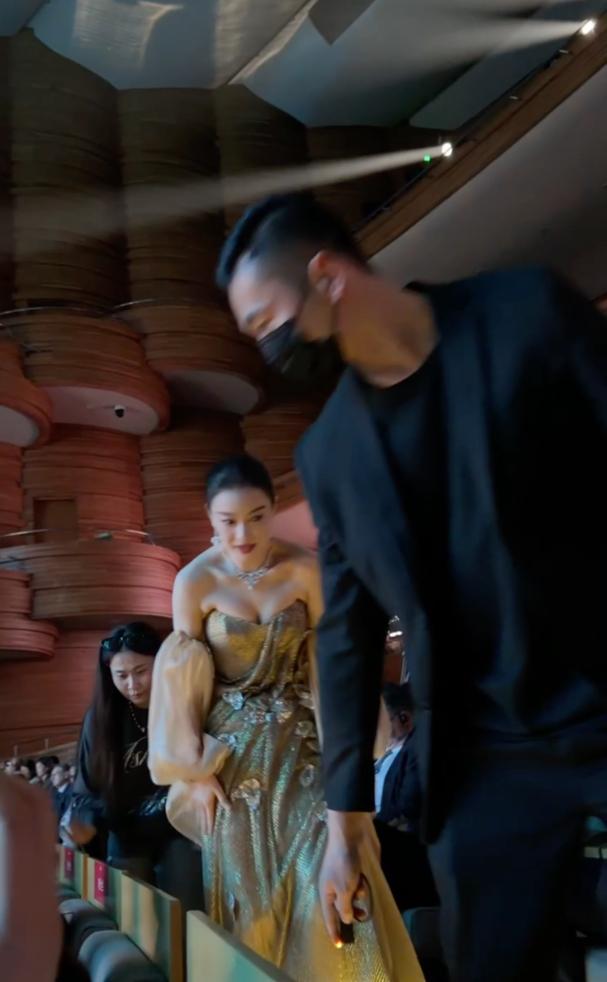 是关中王来了。