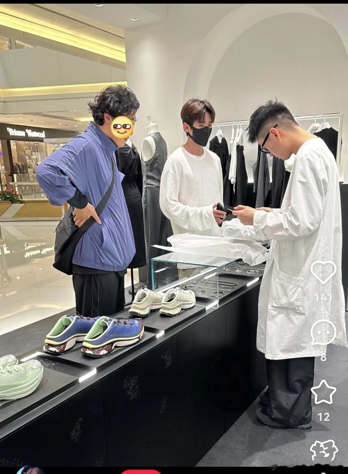 无锡偶遇丞磊买衣服无锡偶遇丞磊逛街 网友在无锡偶遇丞磊逛街买衣服，衣品很好，帅哥
