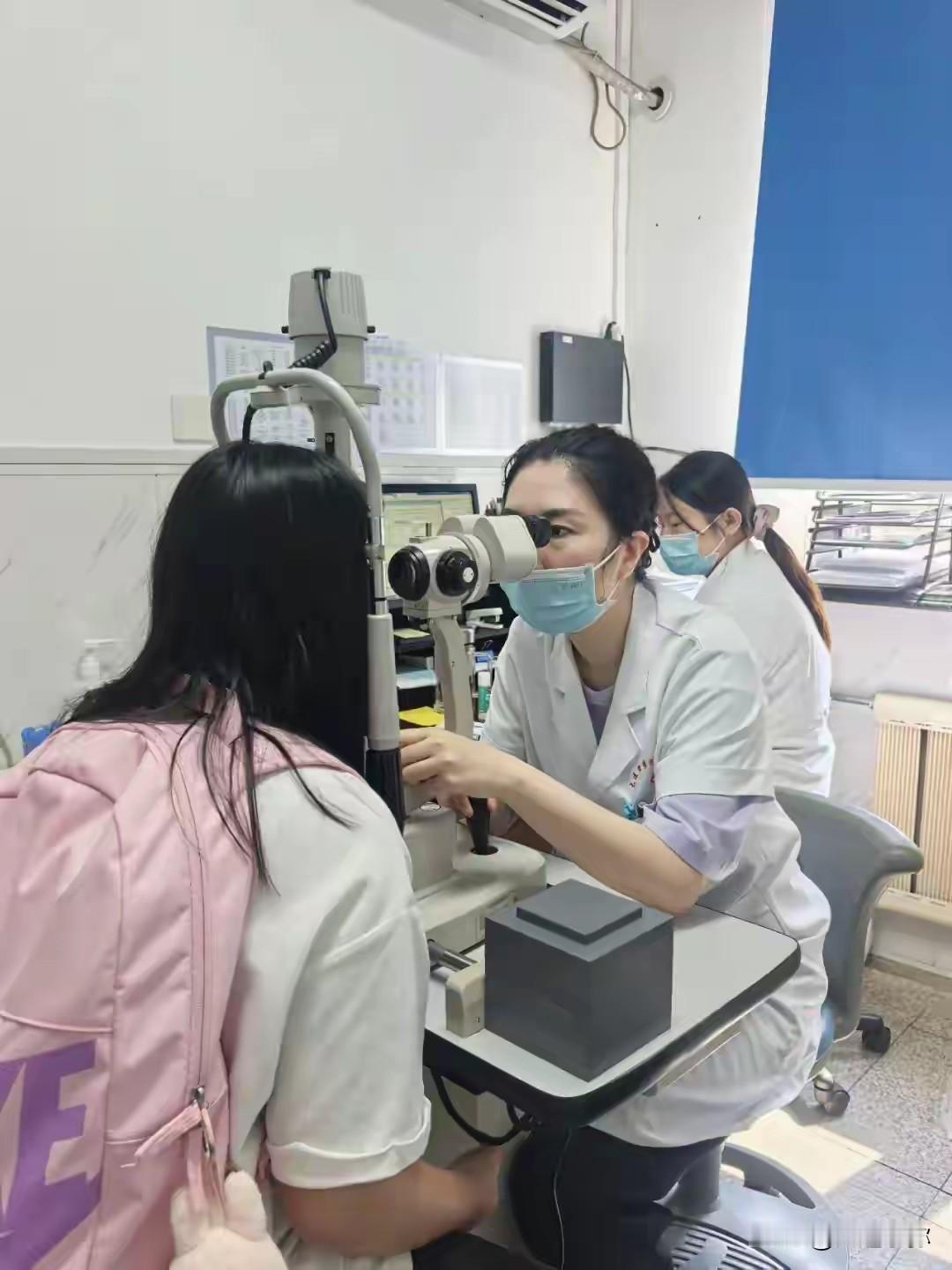大连家长注意｜暑期就医新规，少排队不用请假！
 
放暑假后，孩子查视力、整牙、测