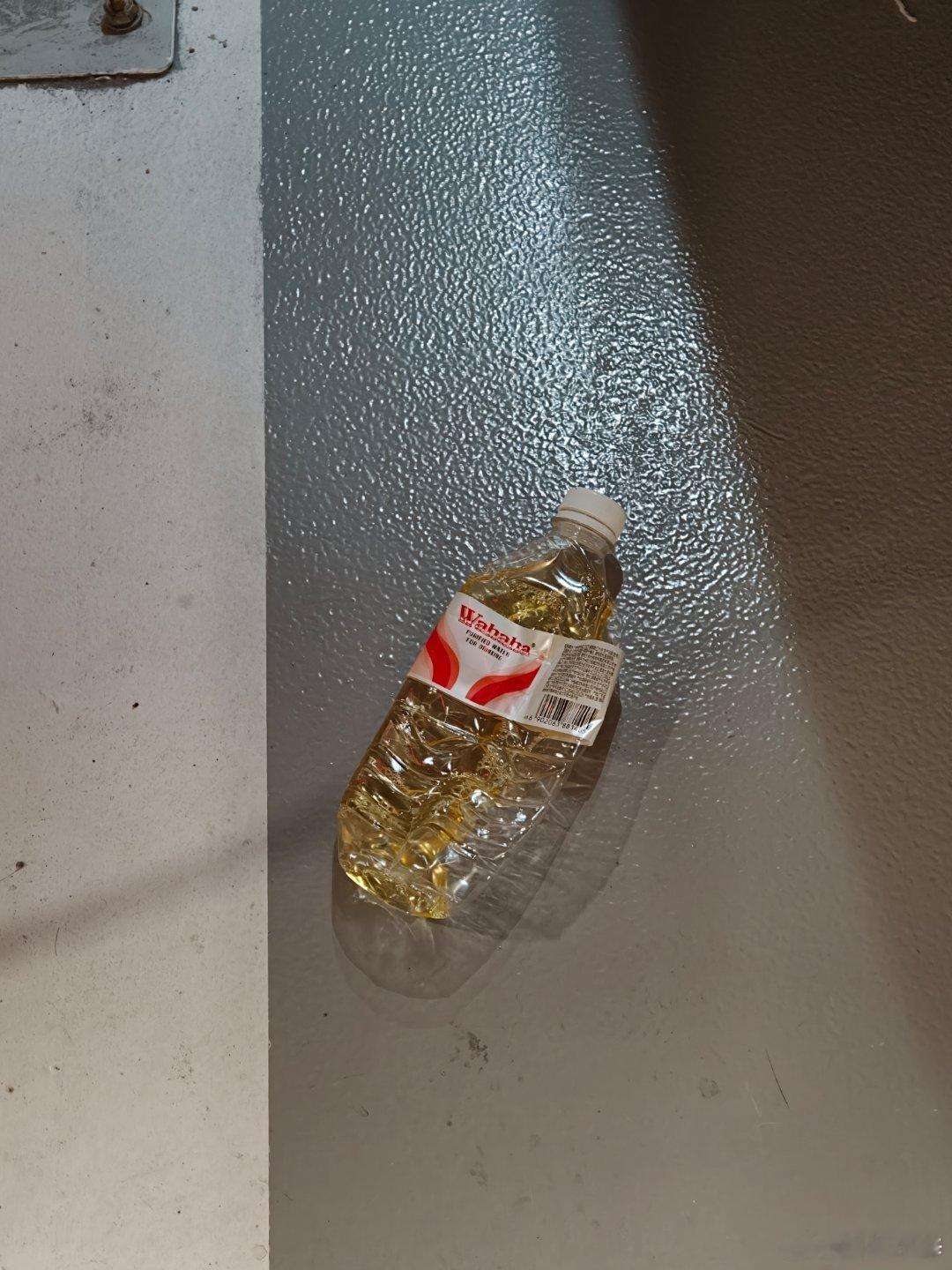 在停车场看到这个！这应该不是原装的吧。