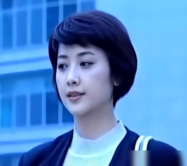 49岁朱琳对23岁陈思诚，一句“你想不想”就烧掉26岁差距，观众只记得喉结滚动。