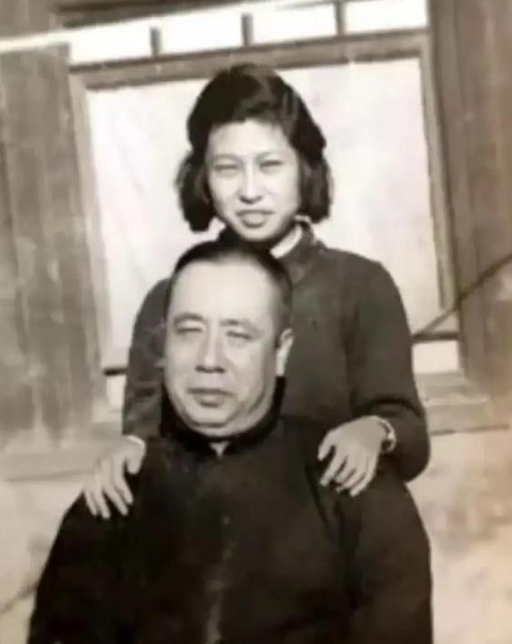 1949年深秋，陈宝仓大女儿惊恐地跑回家，一把拉住父亲，说在路上看见军车拉着一车