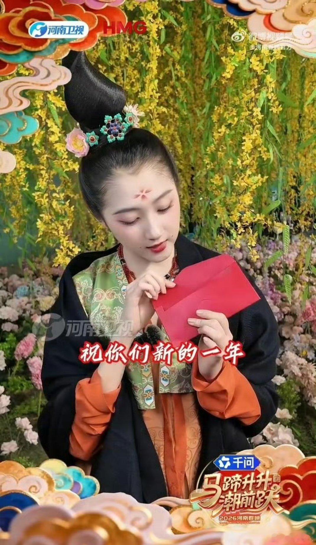 关晓彤河南春晚四季妆造河南春晚关晓彤这次河南春晚的四季妆造太绝了！四套look完