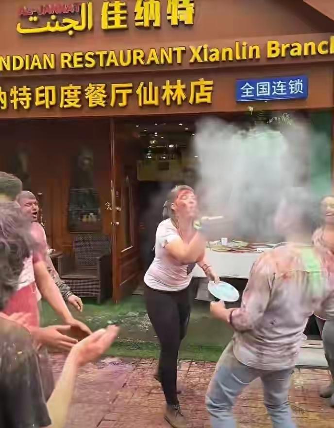 什么洒红节，就是污染环境呗！这次南京对印度餐厅的处罚，大快人心。6月12日，南京