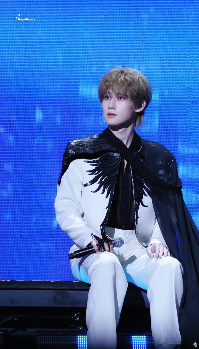 张真源的《用情》充满了情感的张力，每个细节都能打动人心。 