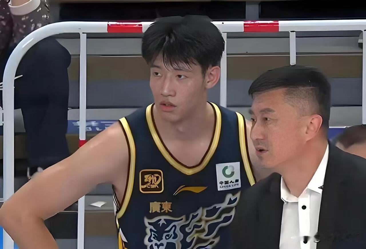 这样下去可不行呀，光出不进，杜锋、朱总先后离队，现在的广东宏远群龙无首，引援工作