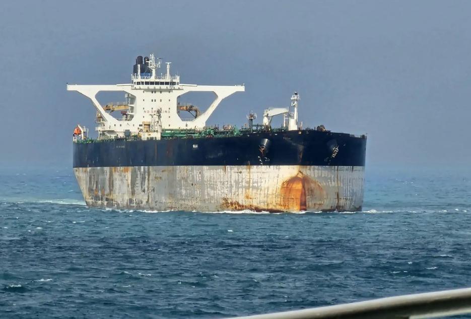 美俄突发破冰！特朗普释放俄油轮船员，扣押风波3天落幕背后有何交易？
 
因美方以