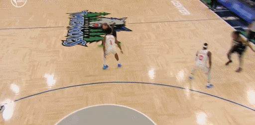 阿门真是嚣张至极啊
今天火箭对阵森林狼的第四节比赛，迪文岑佐持球一对一单挑阿门防