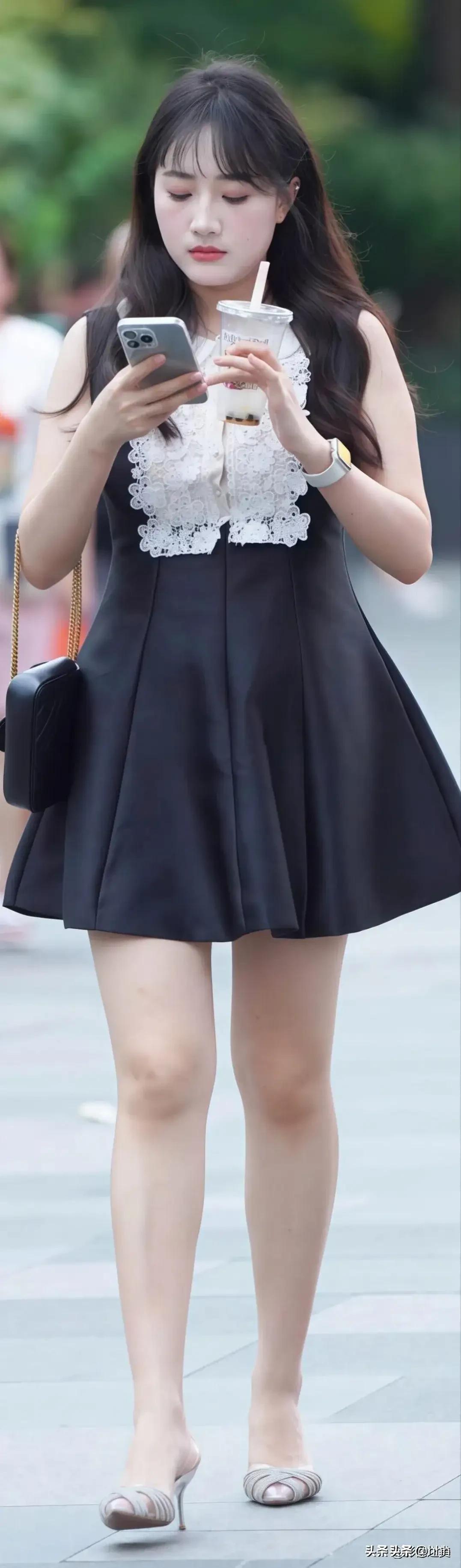 步履轻盈，心随影动。