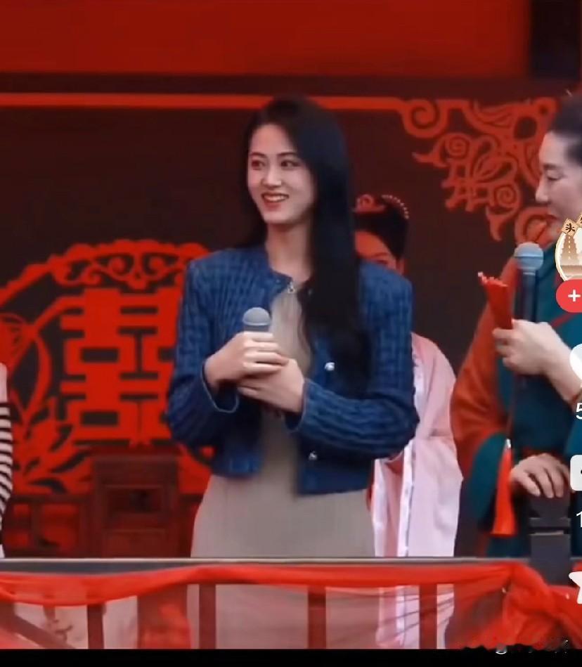 “王婆相亲”这个噱头，给我的感觉，一是牲畜“配种”，速成，好看且健壮就行；二是所