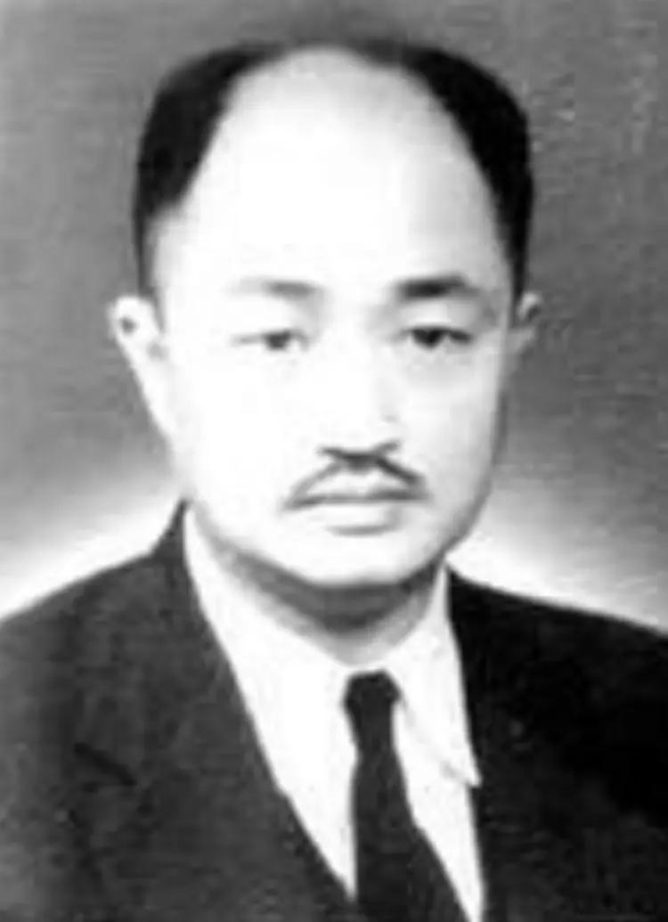 严景耀（1905年7月24日-1976年1月12日），浙江余姚人
1935年6月