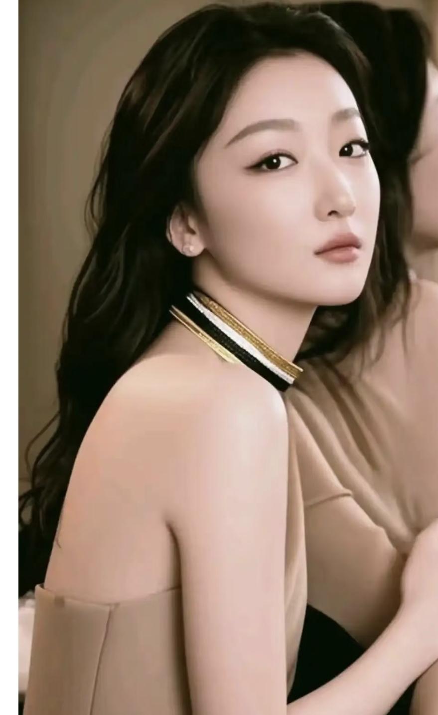 说起来你可能不信，周冬雨能走到今天这步，真不是大家想的那样——什么资源咖、家里有