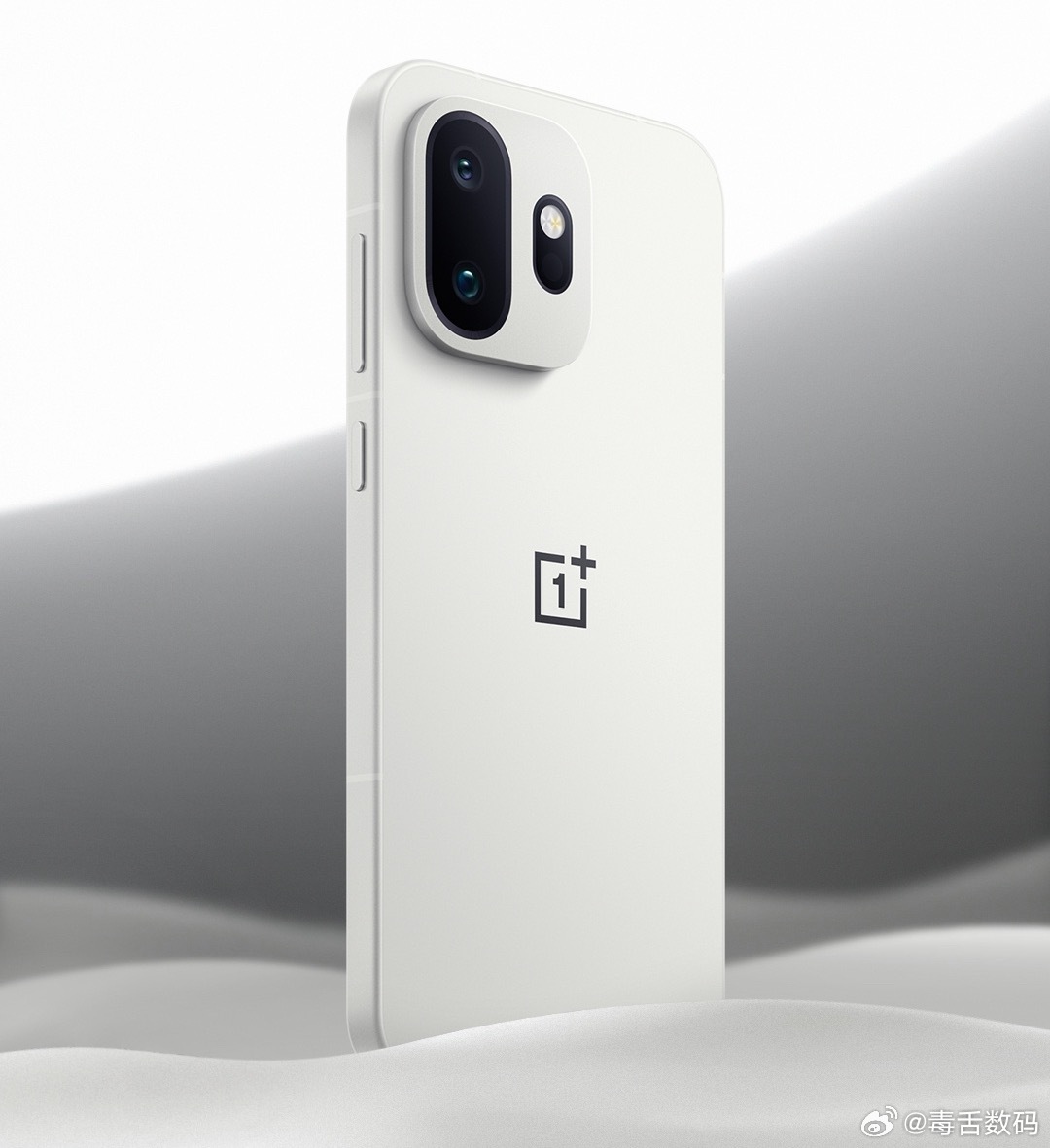 一加15T除了昨天公布的两款配色，还有一款白色，命名：治愈白巧，金属中框和背板都