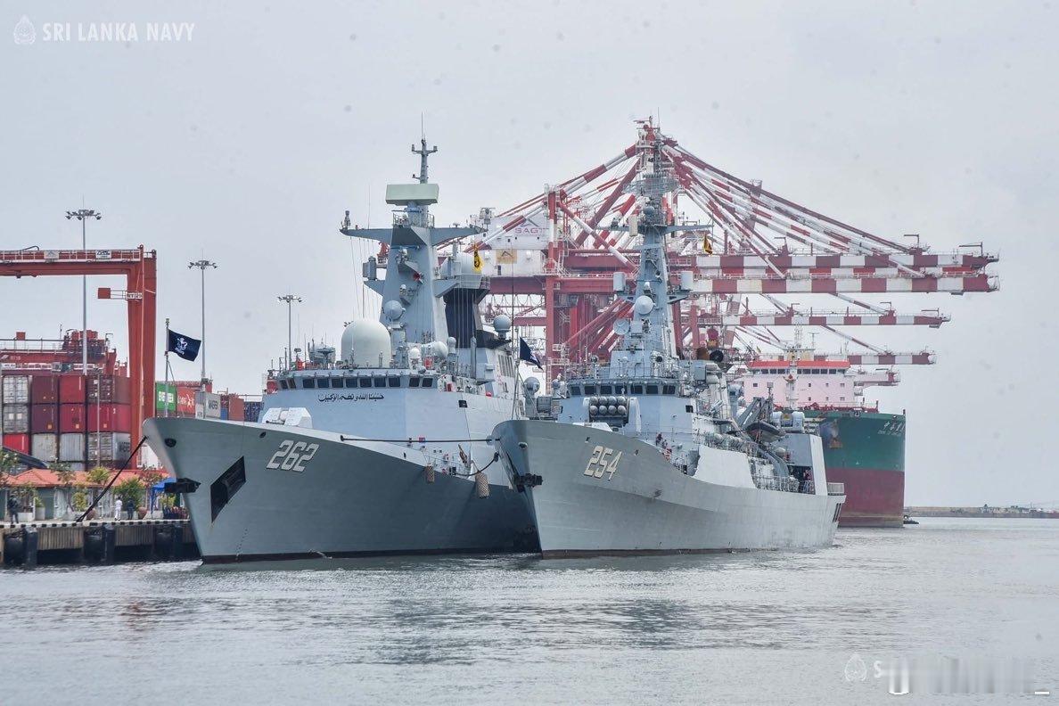 巴基斯坦海军054AP型护卫舰 262 “Taimur” 号与F-22P型护卫舰