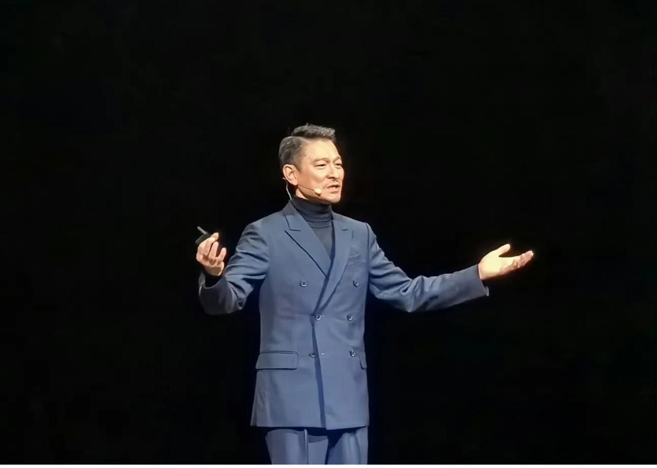 为华为站台，刘德华压力很大！
有人说，为了华为，华仔赌上了自己的后半生。
因为此