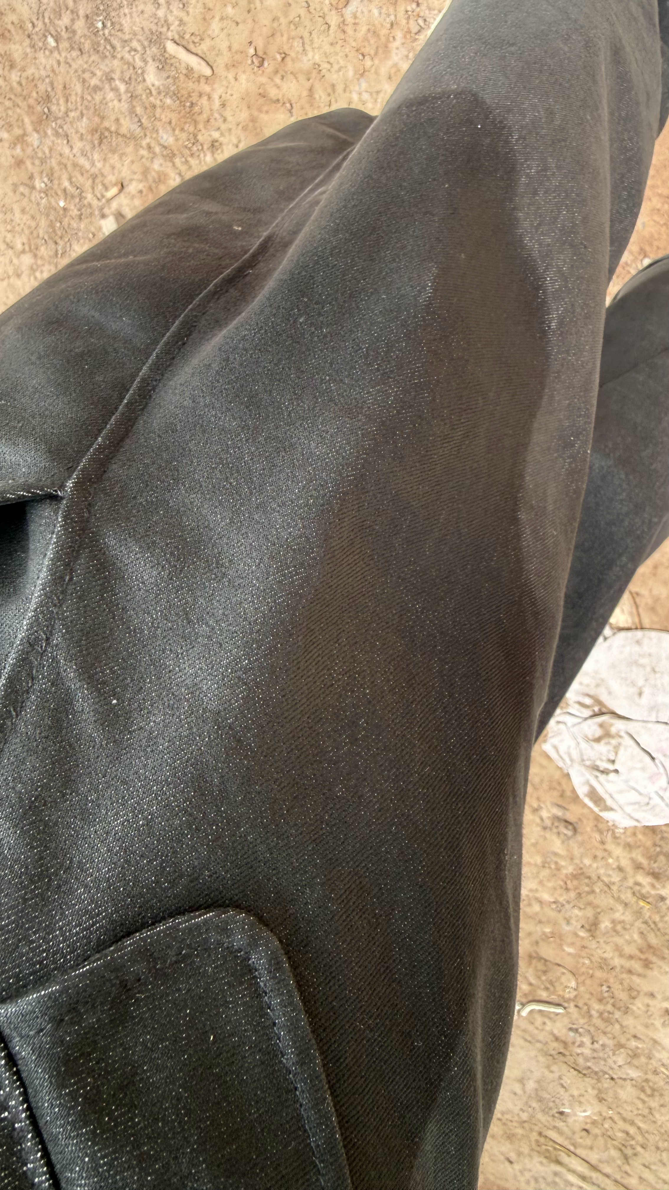 出来拍个节目裤子已经湿透了吓尿了 