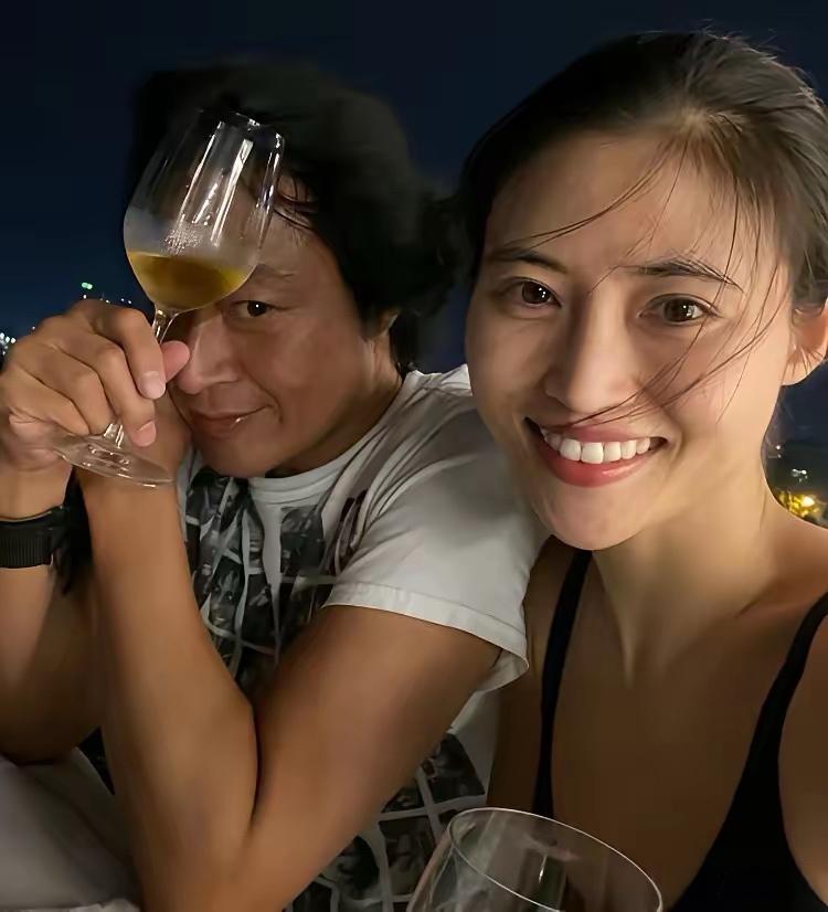 马景涛在他63岁时，还能遇到真爱“吴女士”，他的每个年龄段都那么幸福。

马景涛