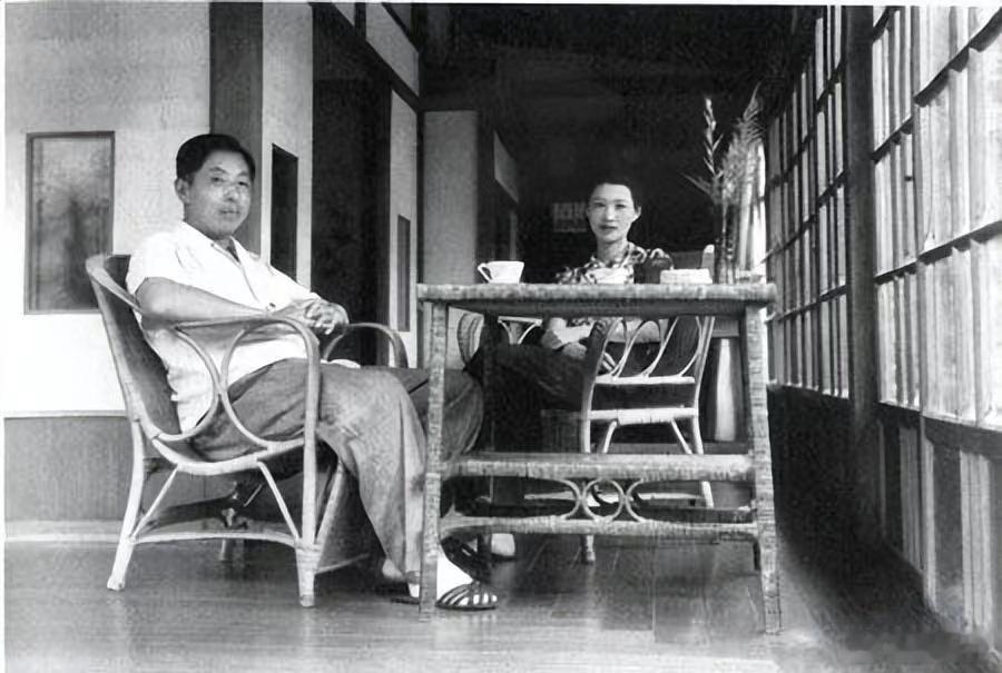 张学良在溪口幽禁期间，每天吃晚饭前，副官应汉民都要询问吃什么菜，得到回复后，就叫
